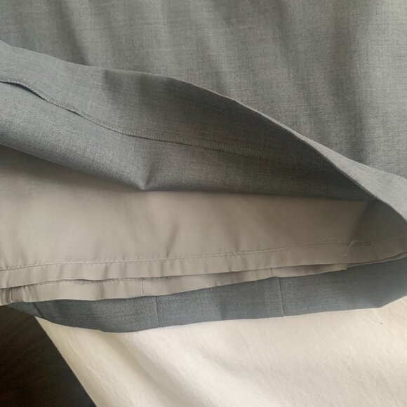 Hugo Boss Grey Pencil Skirt 99% wool size 0 but fits more like a 2 - Picture 4 of 7